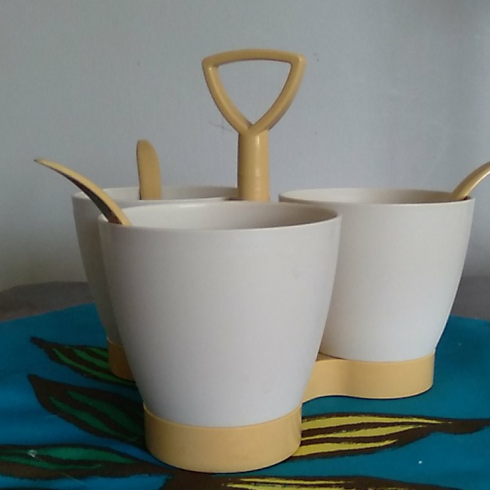 Tupperware condiment set - Picture 2 of 6